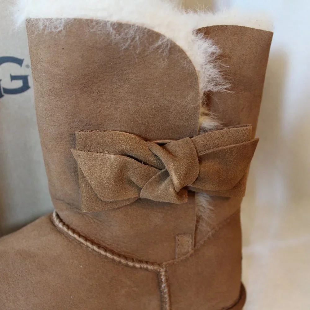 NEW UGG WOMEN'S DAELYNN LEATHER BOW SUEDE BOOTS - Picture 2 of 8